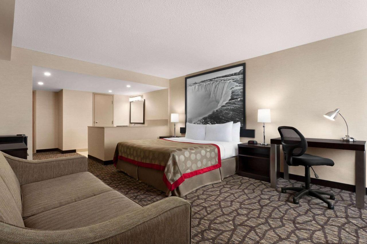 Ramada By Wyndham Niagara Falls Near The Falls Kültér fotó